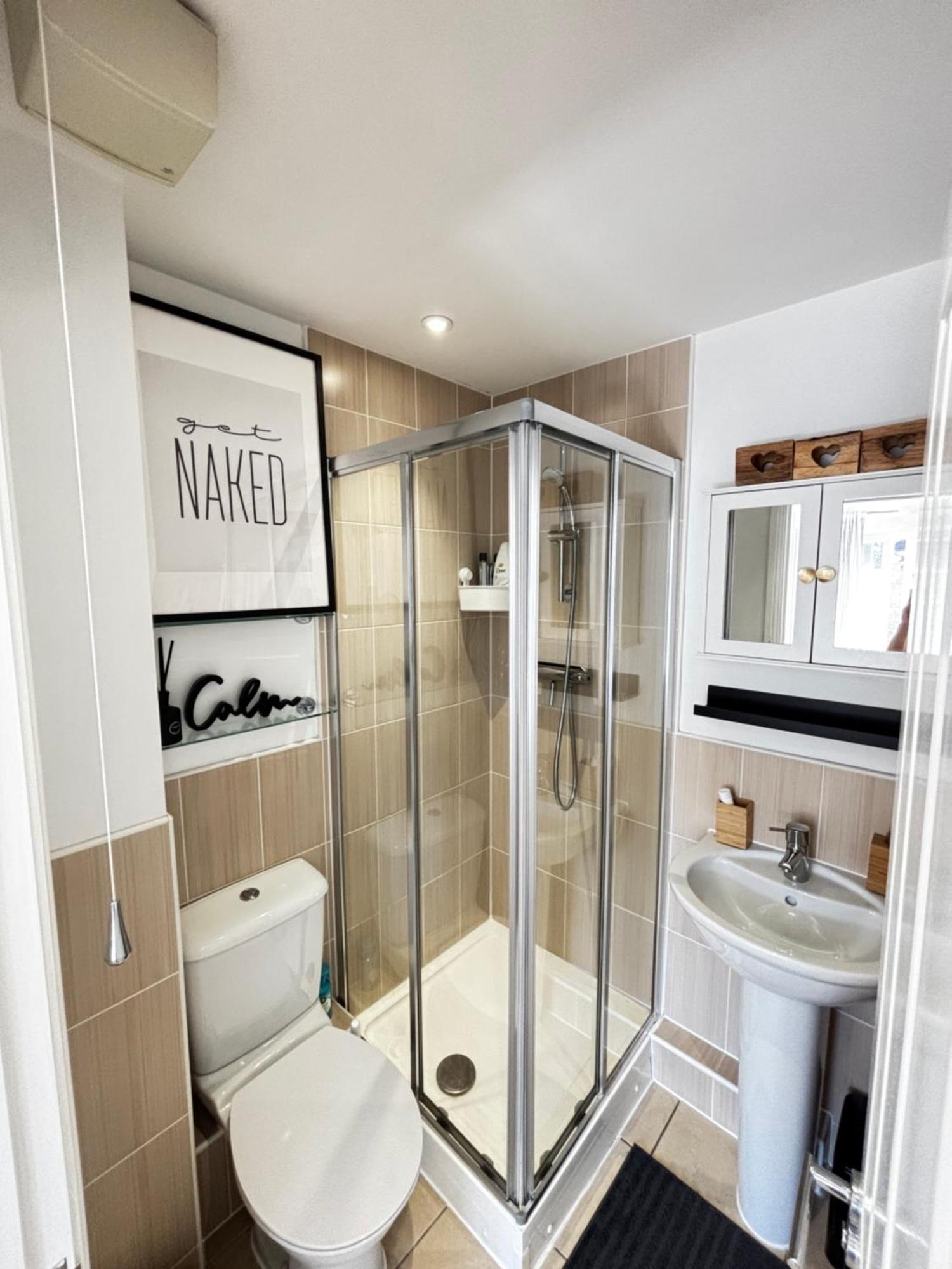 Delux Room With Private Parking, Sleeps 2, Perfect For Cotswold Getaway, Easy A419 Access Blunsdon المظهر الخارجي الصورة